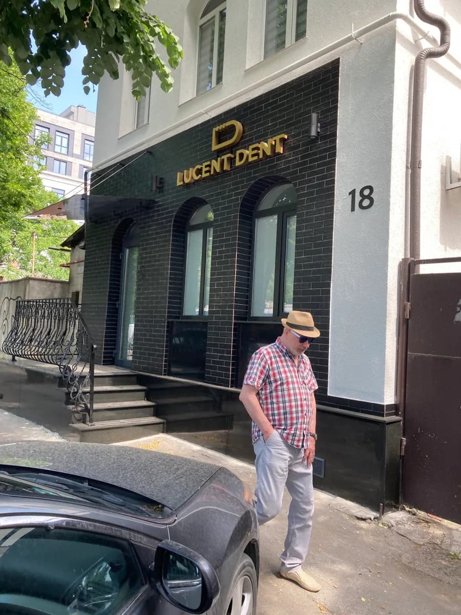Lucent Dent